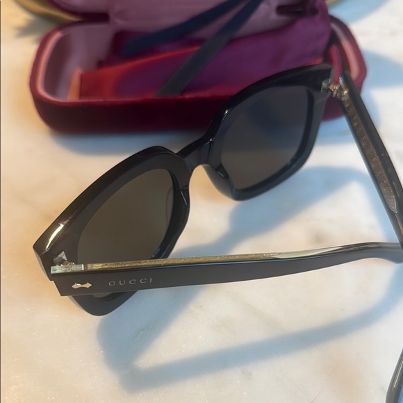Gucci Black Sunglasses - Picture 4 of 10